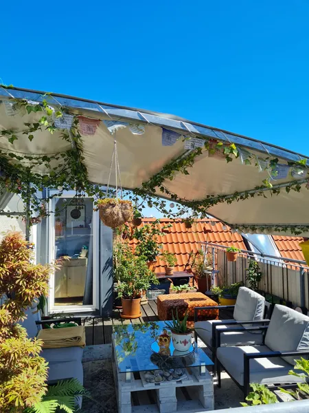 Möblierte 2-Raum-Maisonette-Wohnung mit 25qm Dachterrasse und EBK — photo 1